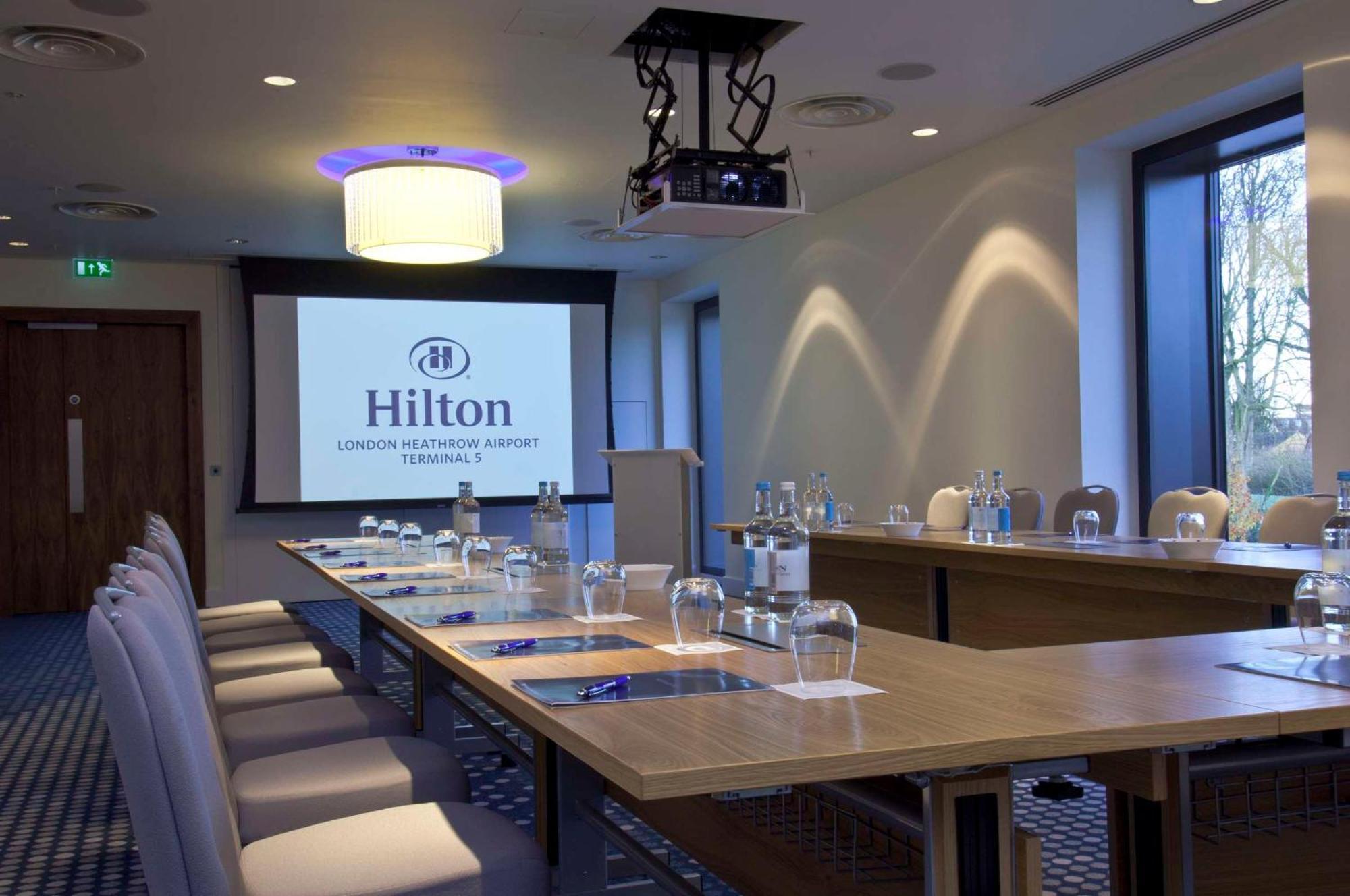 Hilton London Heathrow Airport Terminal 5 Hotel Hillingdon Kültér fotó